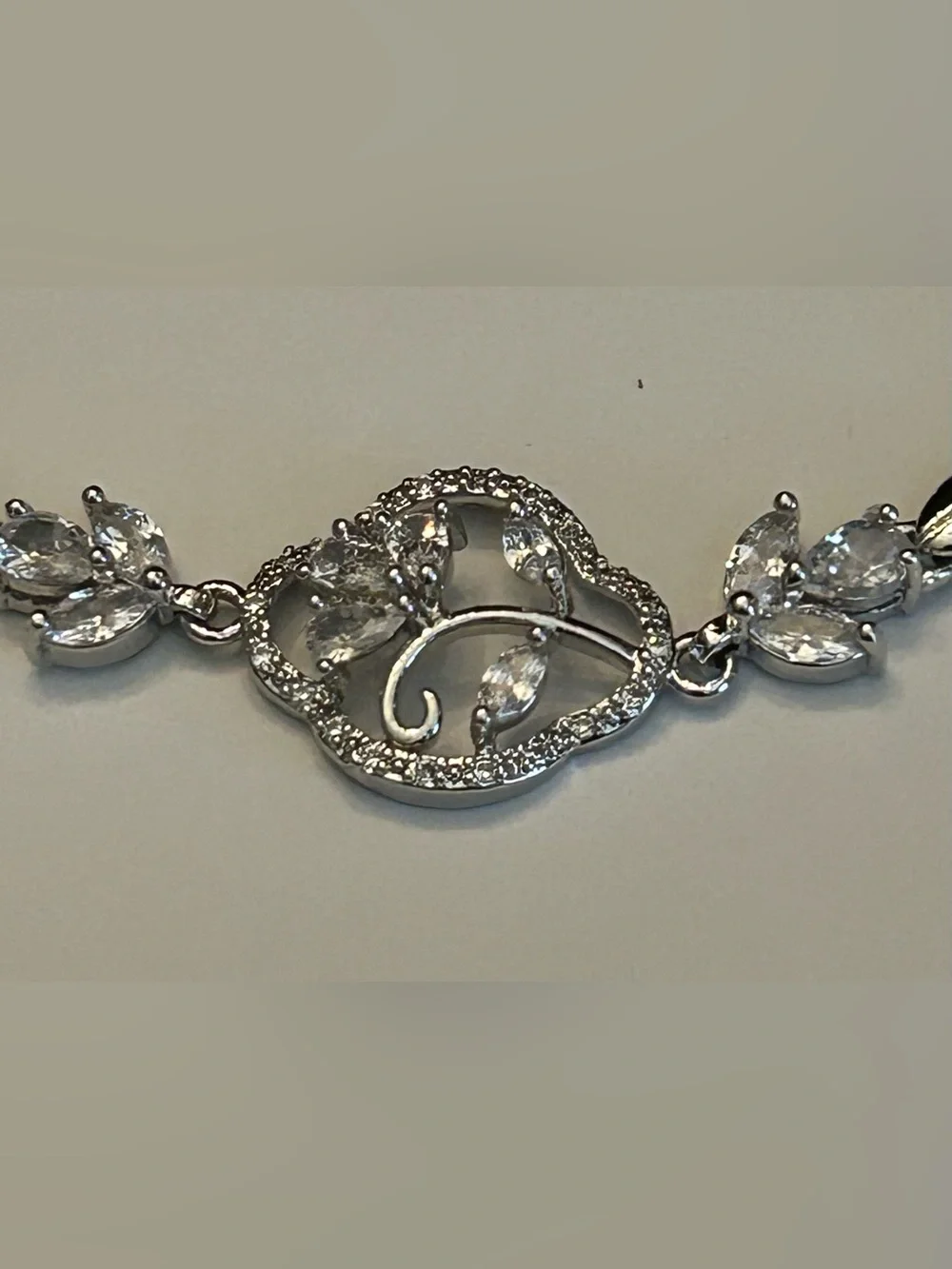 Silver-tone Floral Crystal Link Bracelet 7” With a 1” Extender Brand New